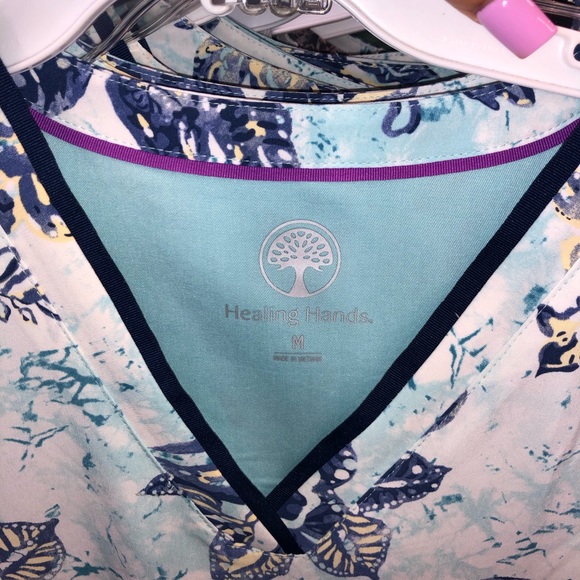 Healing Hands Purple Label Grosgrain Ribbon V-neck Scrub Top - Picture 8 of 15